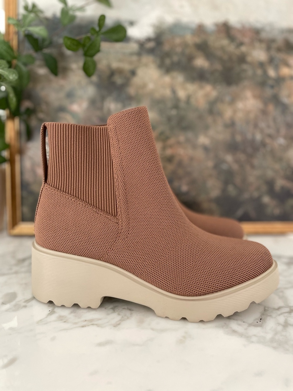 Vivaia Everly Chunky Chelsea Boots Size 8 Brown Cream Travel Water RPLT Slip on